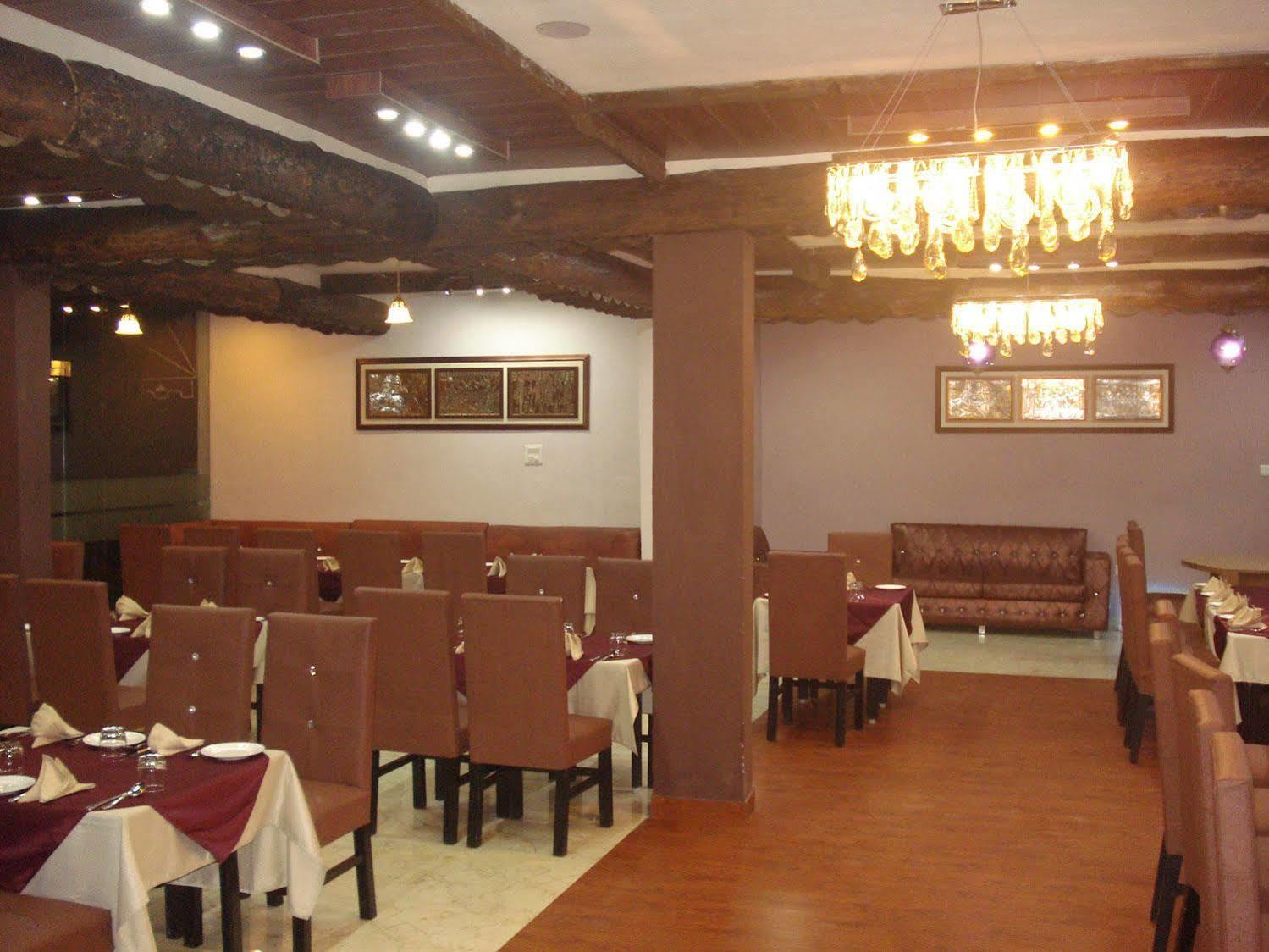 Hotel The Royal Court Nainital Exteriér fotografie